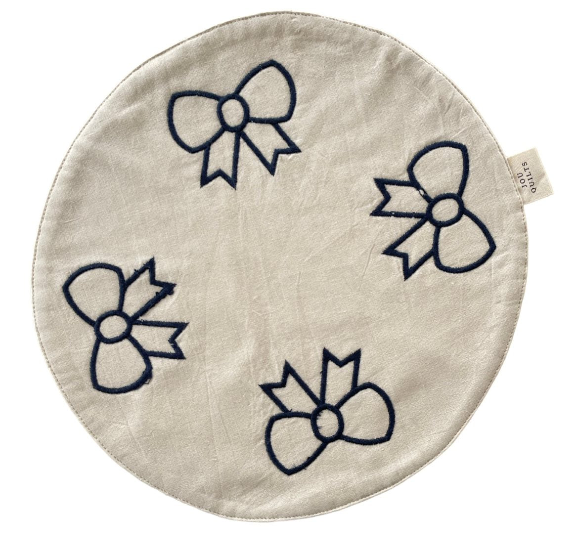 Jou Quilts - Jou Embroidery serviet til brÃ¸dkurv - Big Bows Navy